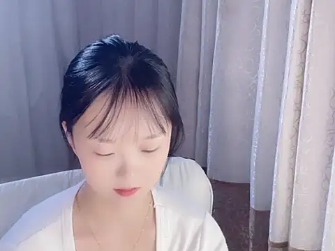 Yiyi88888 - 新人直播 多多支持