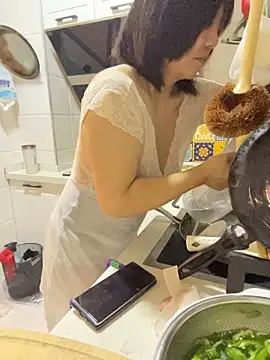 Tina626 - 请妈妈吃火腿肠