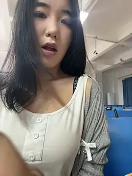 Lucy2027 - 剪开底裤裆部性感内内