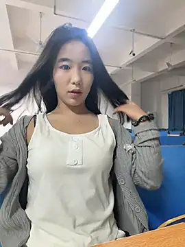 Lucy2027 - 剪开底裤裆部性感内内