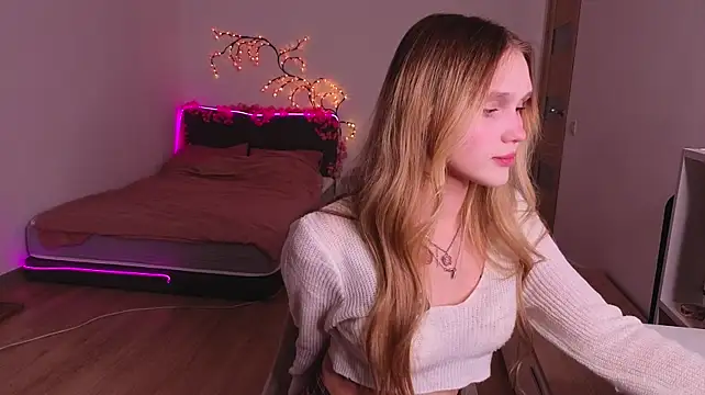 AdelineCrash - Stay in lingerie for 10 minutes <3
