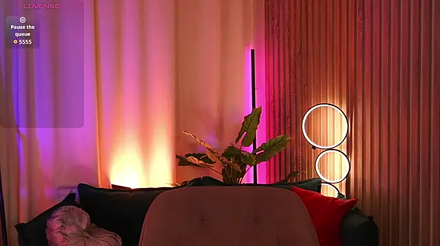 LucreciaStorm - HandBra 2 min