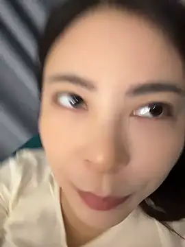 YaoYao8888 - 店门口脱掉内裤直播两分钟