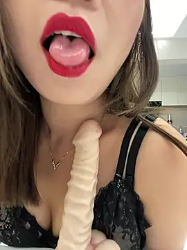 Clara-166 - 天花板喷水3分钟