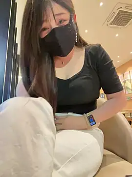 Xiao-mo520 - 美导老师下班兼职，咖啡厅偷玩小粉，刺激，敏感体质易失控，哥哥轻点，完成目标脱一件