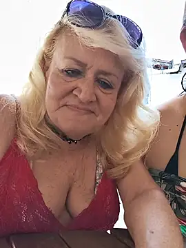 Belladama61 - As belas colocar o plug no cuzinho