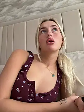 Blondetart69 - STRIPTEASE