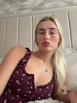 Blondetart69 - STRIPTEASE