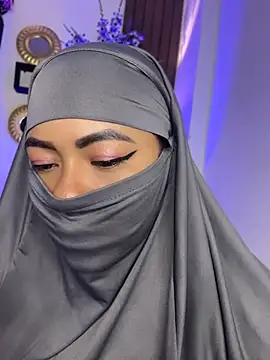 Isa-anbar - show open pussy