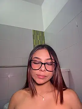 Amira_cute2 - Control toy 2 min +Rub clit 💦