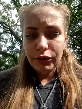 Keli_Jessi - Squirt in public park