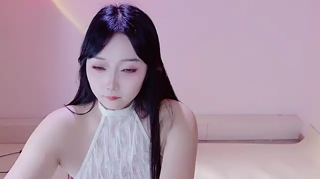 Luna1314 - 只穿内衣内裤+用绳子束缚Luna