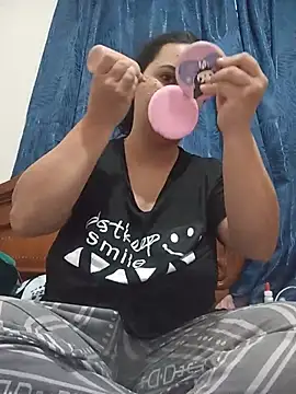 NahomyEvans - Play My tits
