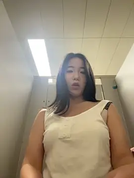 Lucy2027 - 剪开底裤裆部性感内内
