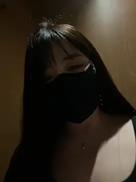 Xiao-mo520 - 美导老师下班兼职，咖啡厅偷玩小粉，刺激，敏感体质易失控，哥哥轻点，完成目标脱一件