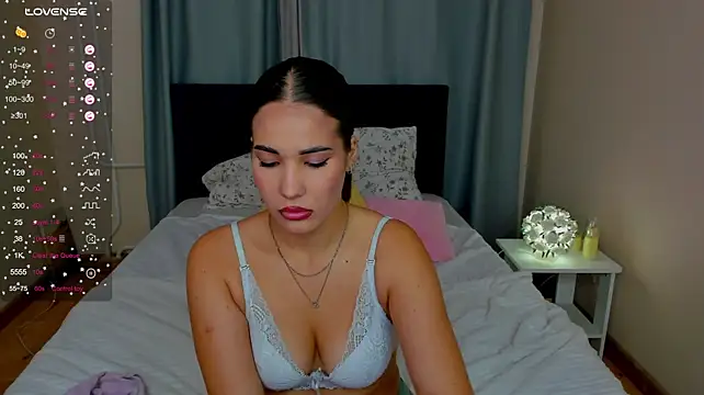 LaylaSunshinee - Upskirt tease 😋