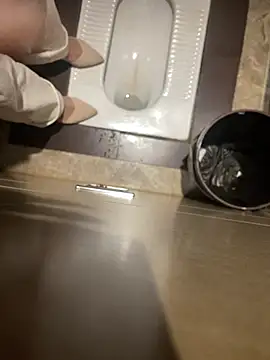 Xiao-mo520 - 美导老师下班兼职，咖啡厅偷玩小粉，刺激，敏感体质易失控，哥哥轻点，完成目标脱一件