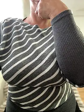 Sweetmystery1 - Bra off under top