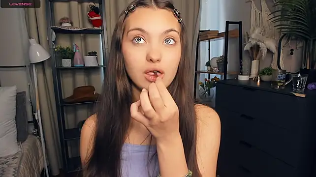 ReynaCarco - Play with nipples and make them hard