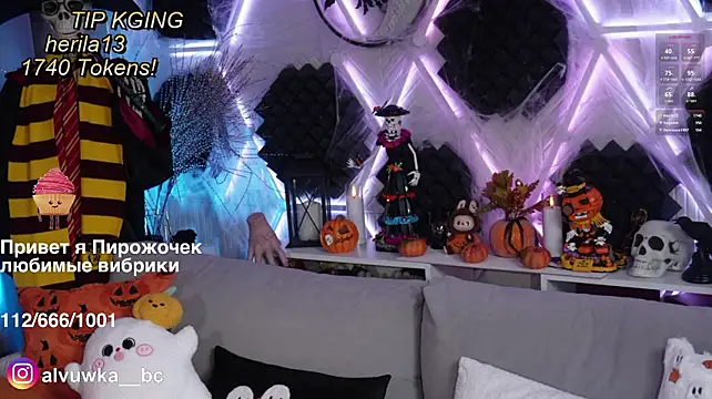 Alvuwkaa - naked on the ball