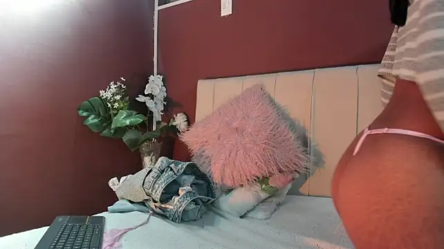 LindaRivers - model my body naked