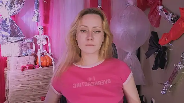 Lisa_everly - UNDER SKIRT VIEW