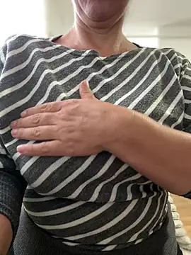 Sweetmystery1 - Bra off under top