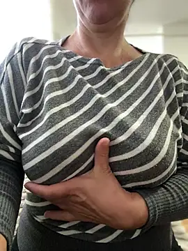Sweetmystery1 - Bra off under top