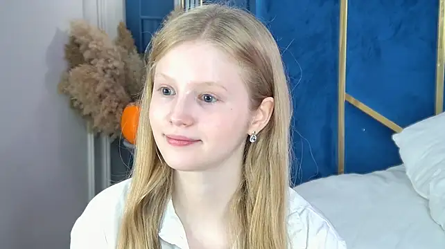 LilianHowards - ride on pillow 4 min
