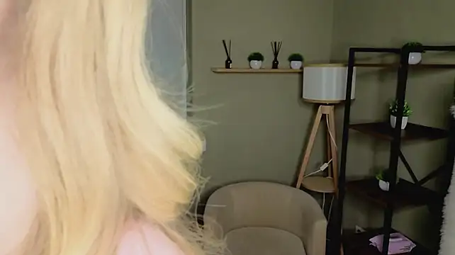 BlondeMiaX - Maybe let's connect my new toy?