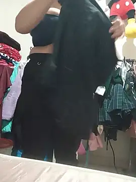 NahomyEvans - Play My tits