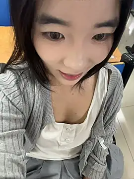 Lucy2027 - 剪开底裤裆部性感内内