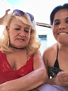 Belladama61 - As belas colocar o plug no cuzinho