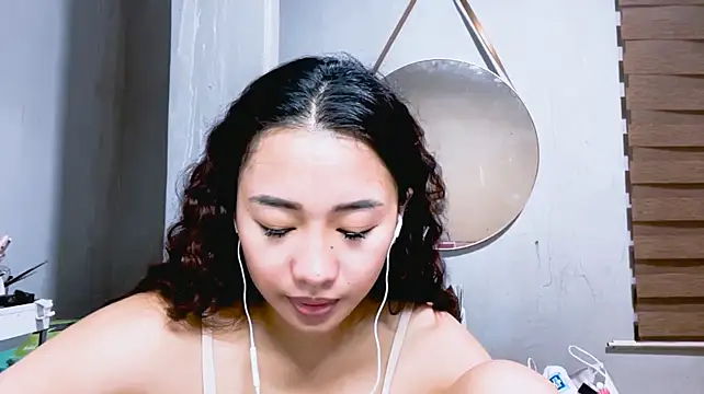 Reikahanazono - Lift up my top and show my bra 👀