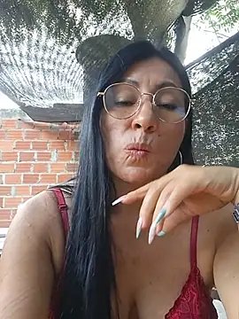 Maturexxxnaughty - I masturbate in front of a stranger