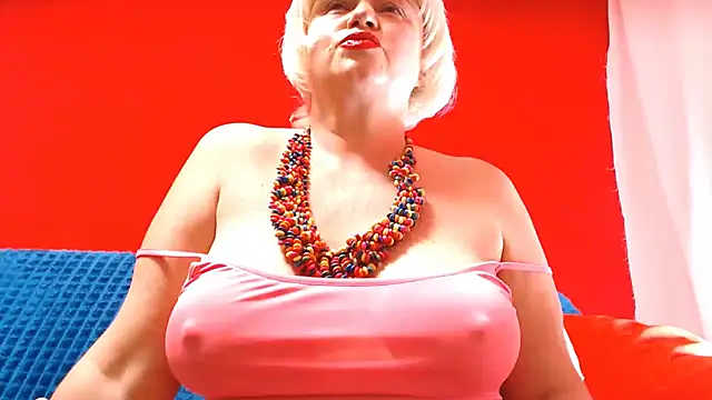 NaughtyMILF4UX - Pussy Squirt