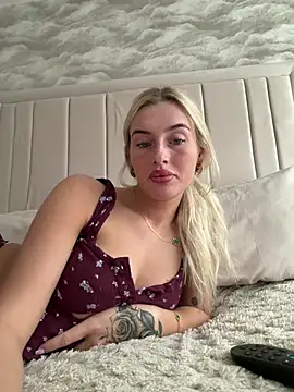 Blondetart69 - STRIPTEASE
