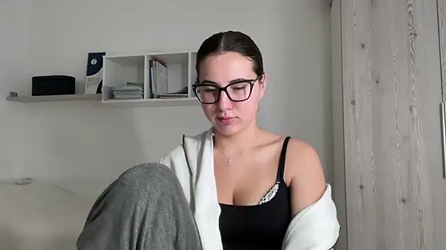 Rubymoonv - Stroke my nipples🔞