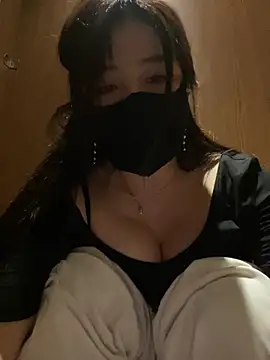 Xiao-mo520 - 美导老师下班兼职，咖啡厅偷玩小粉，刺激，敏感体质易失控，哥哥轻点，完成目标脱一件