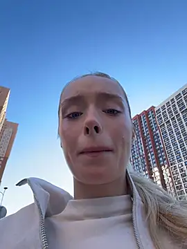 PollyLolly - Flash boobs on the STREET