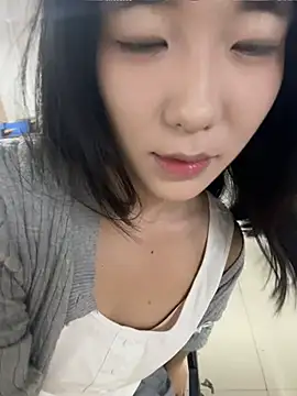 Lucy2027 - 剪开底裤裆部性感内内