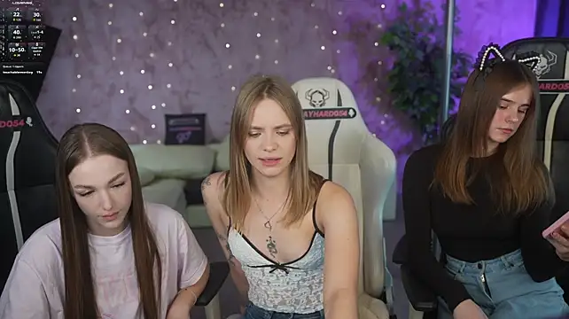 Ella_054 - naked ass 2 girls