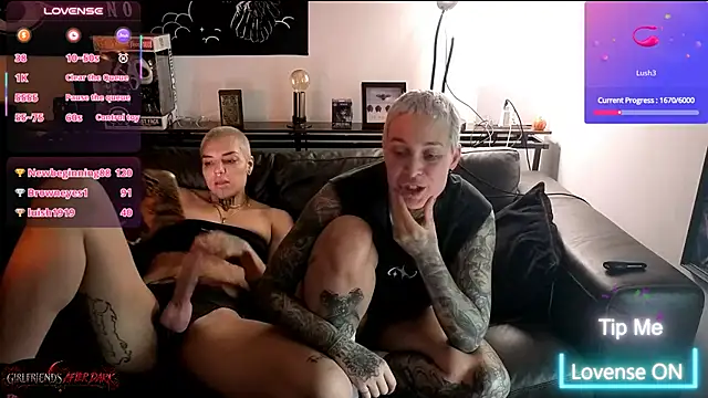 GirlfriendsAfterDark - Tittys out 2 mins