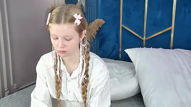 LilianHowards - ride on pillow 4 min