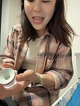 YaoYao8888 - 店门口脱掉内裤直播两分钟