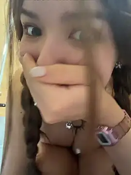 FlashTitsRoyal - FINGER PUSSY+LET GUYS TOUCH ME