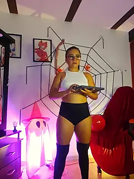 MistressSlut1 - 20 squats in your face