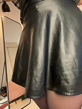 Viictoria-Jones - Cream in butt