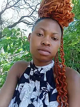 Sweethoneypot25 - Finger pussy n squirt in a park🤭🫣🤫