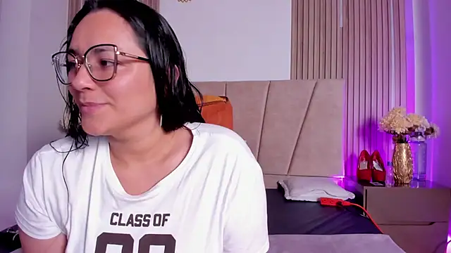 Michell_Monet - Plug in ass and 10 Spank